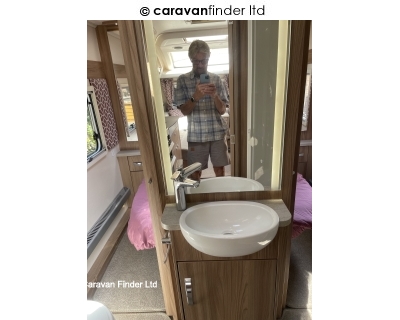 Swift Conqueror 560 2018 (Private) image 9